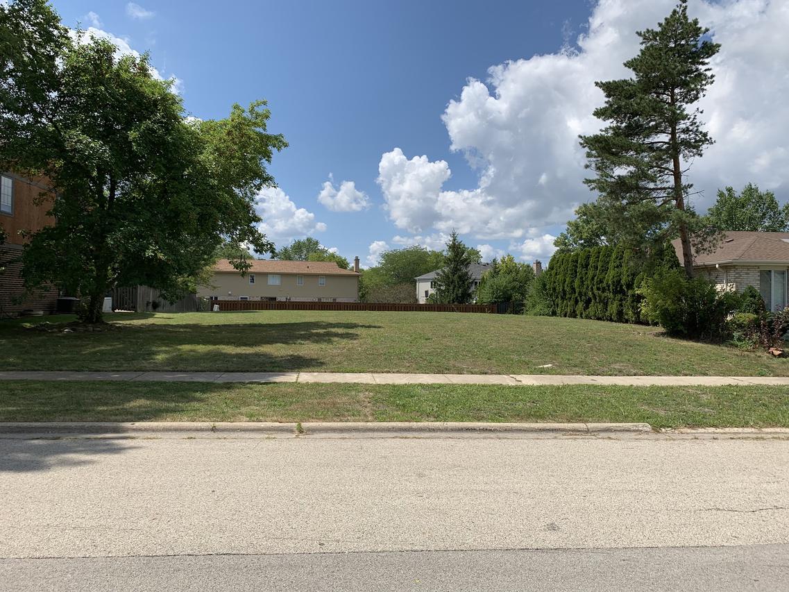 4323 Phyllis Dr., Northbrook, IL 60062