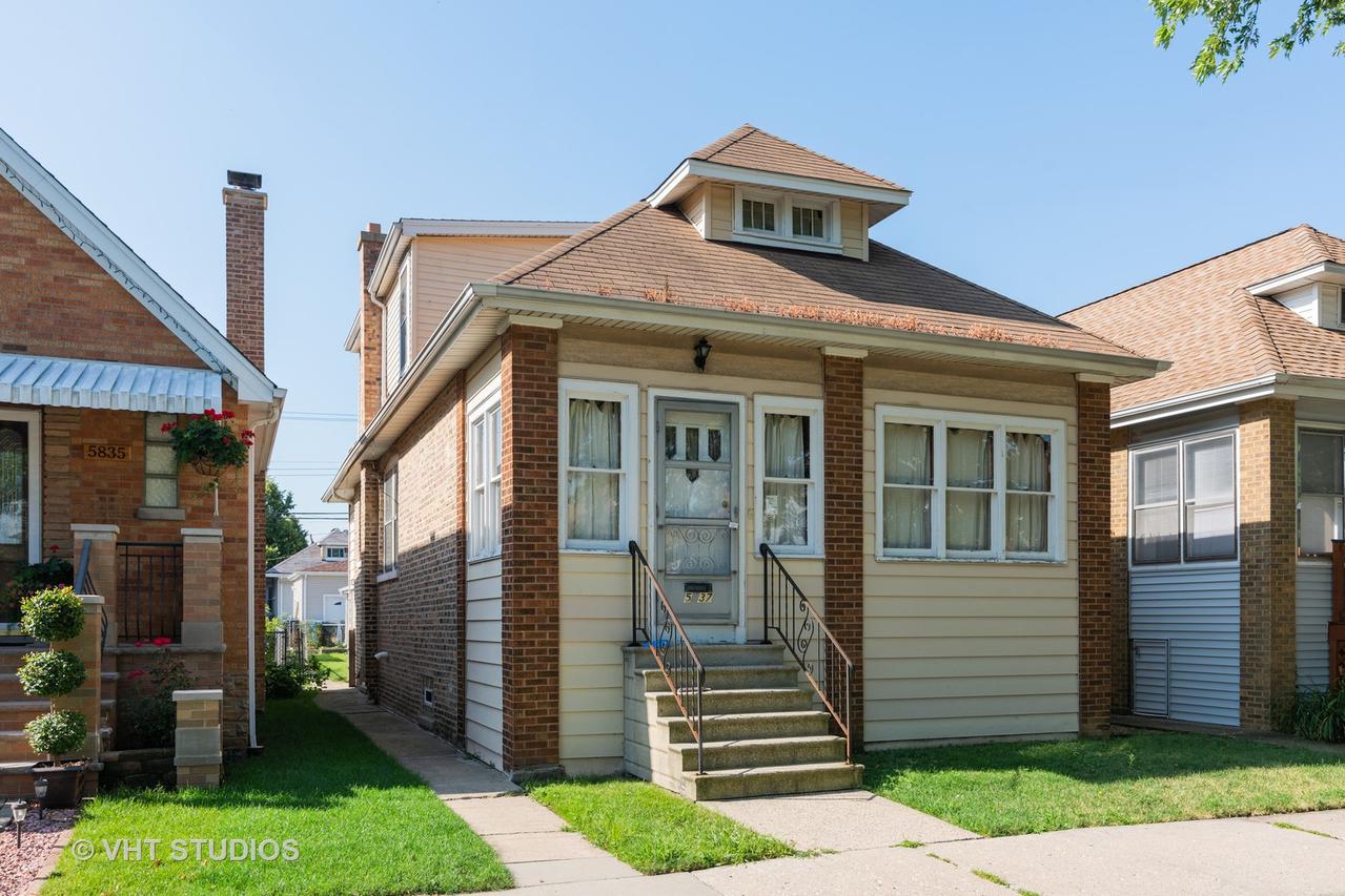 5837 W Eddy St., Chicago, IL 60634