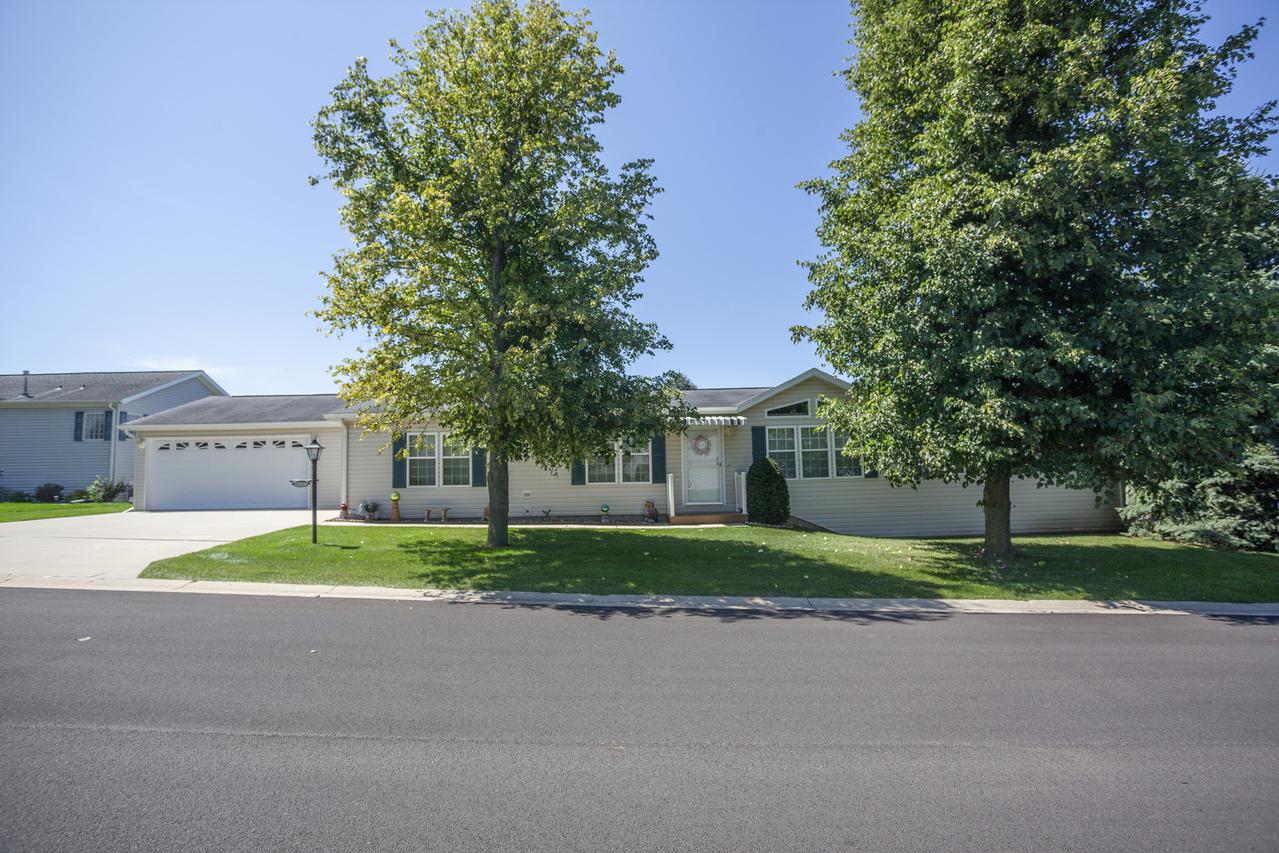 8416 Tamarack Dr., Machesney Park, IL 60115