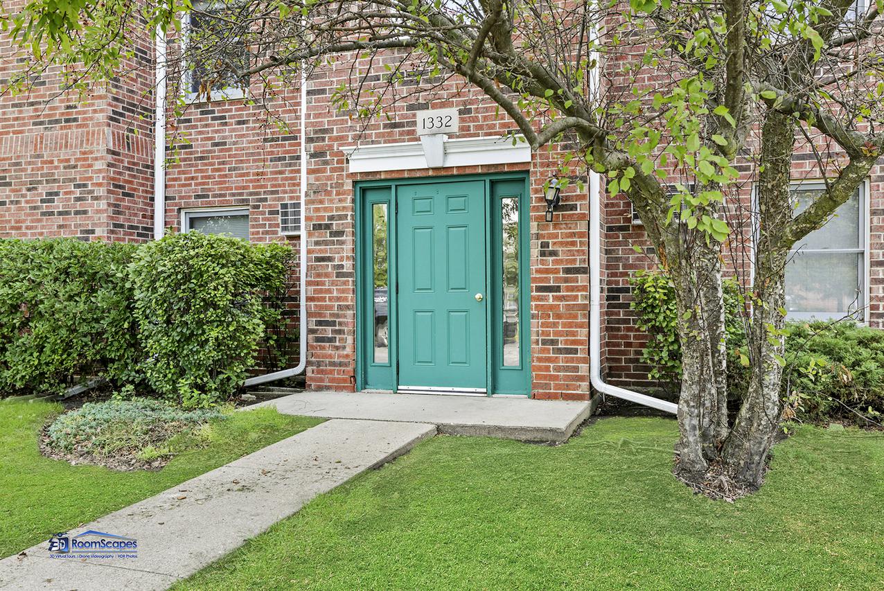 1332 Cunat Ct. #2A, Lake In The Hills, IL 60156