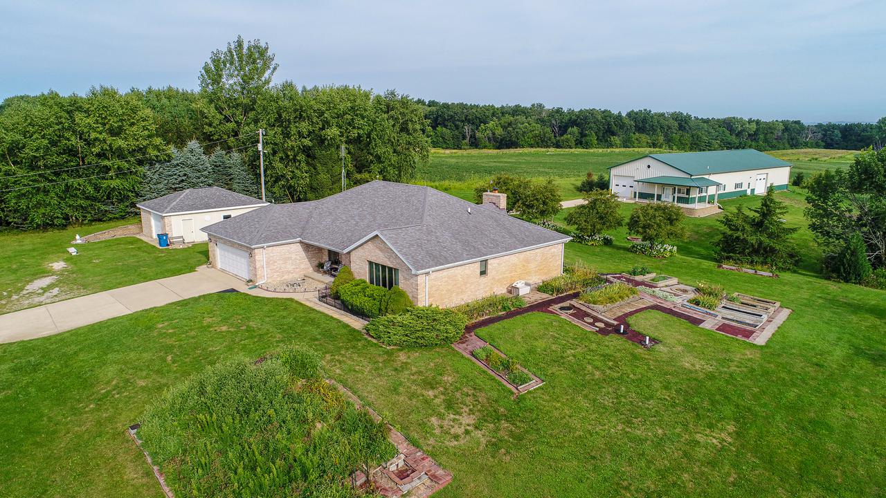 14989 1000 North Ave., Tiskilwa, IL 61368