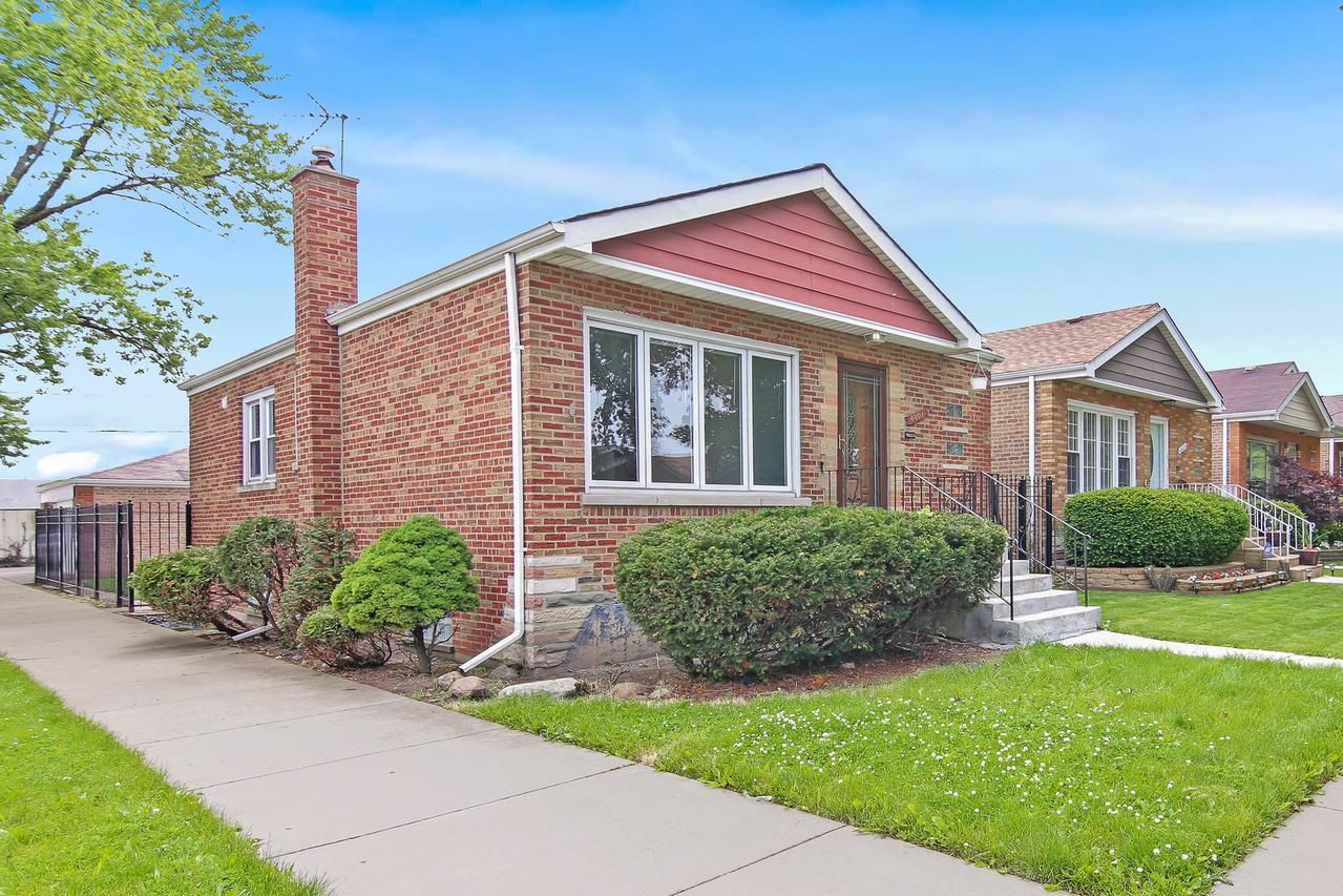 4801 S La Crosse Ave., Chicago, IL 60638