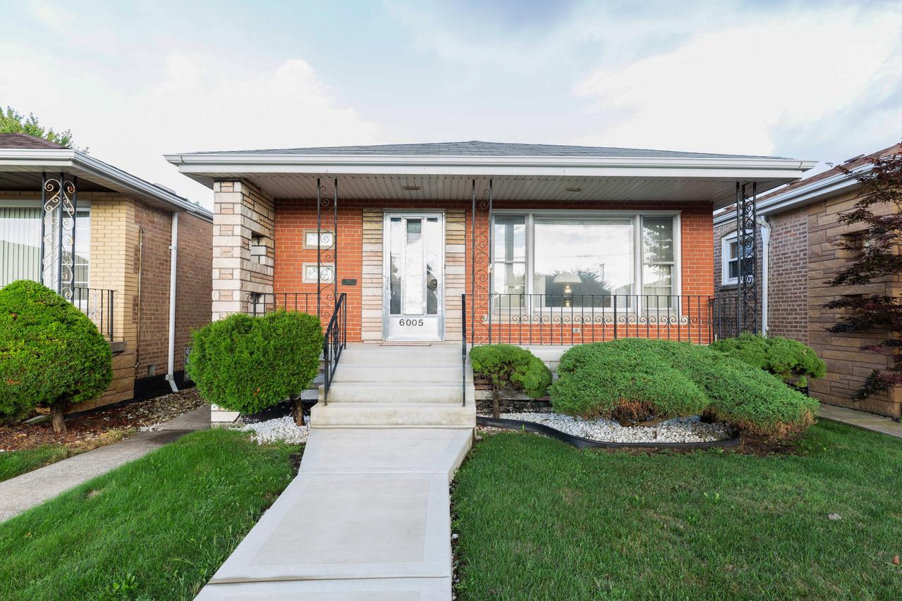 6005 S Narragansett Ave., Chicago, IL 60638