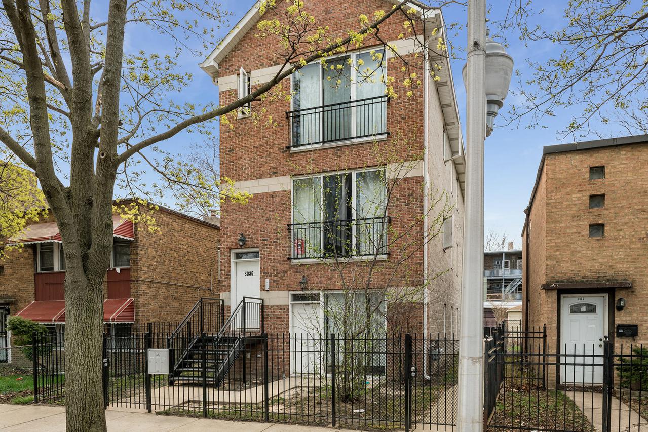 8036 S Kingston Ave., Chicago, IL 60617
