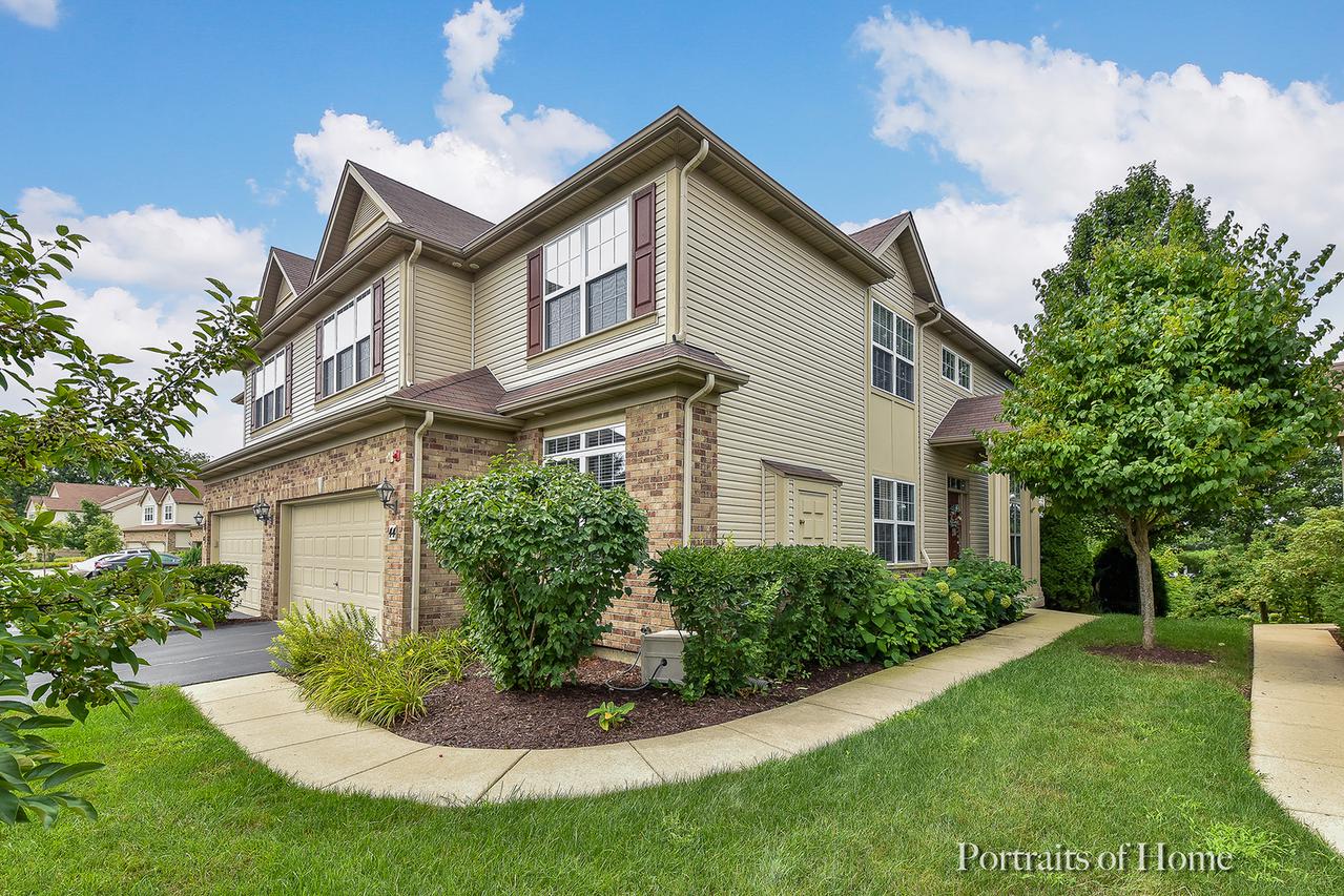 44 Oak Creek Ct., North Aurora, IL 60542