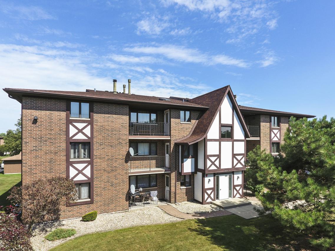 10531 S Roberts Rd. #2D, Palos Hills, IL 60465