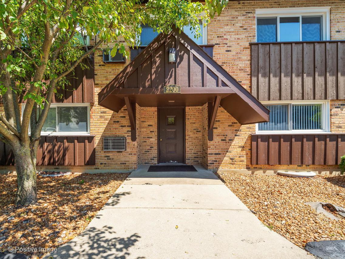 2200 Arbor Circle #2, Downers Grove, IL 60515