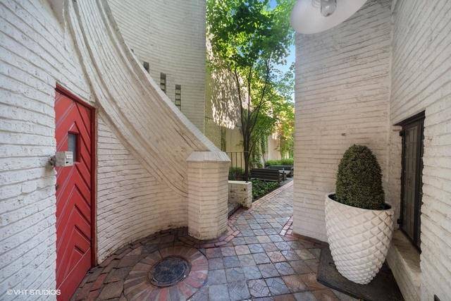 1209 N State Pkwy. #4, Chicago, IL 60610