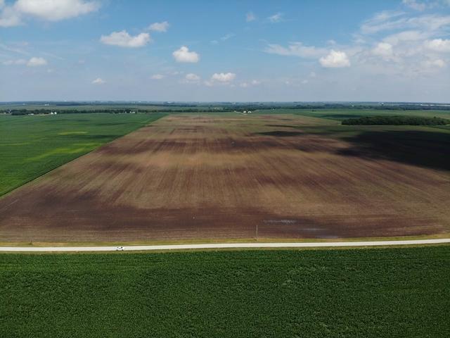 600 N 1925 East Rd., Hindsboro, IL 61930