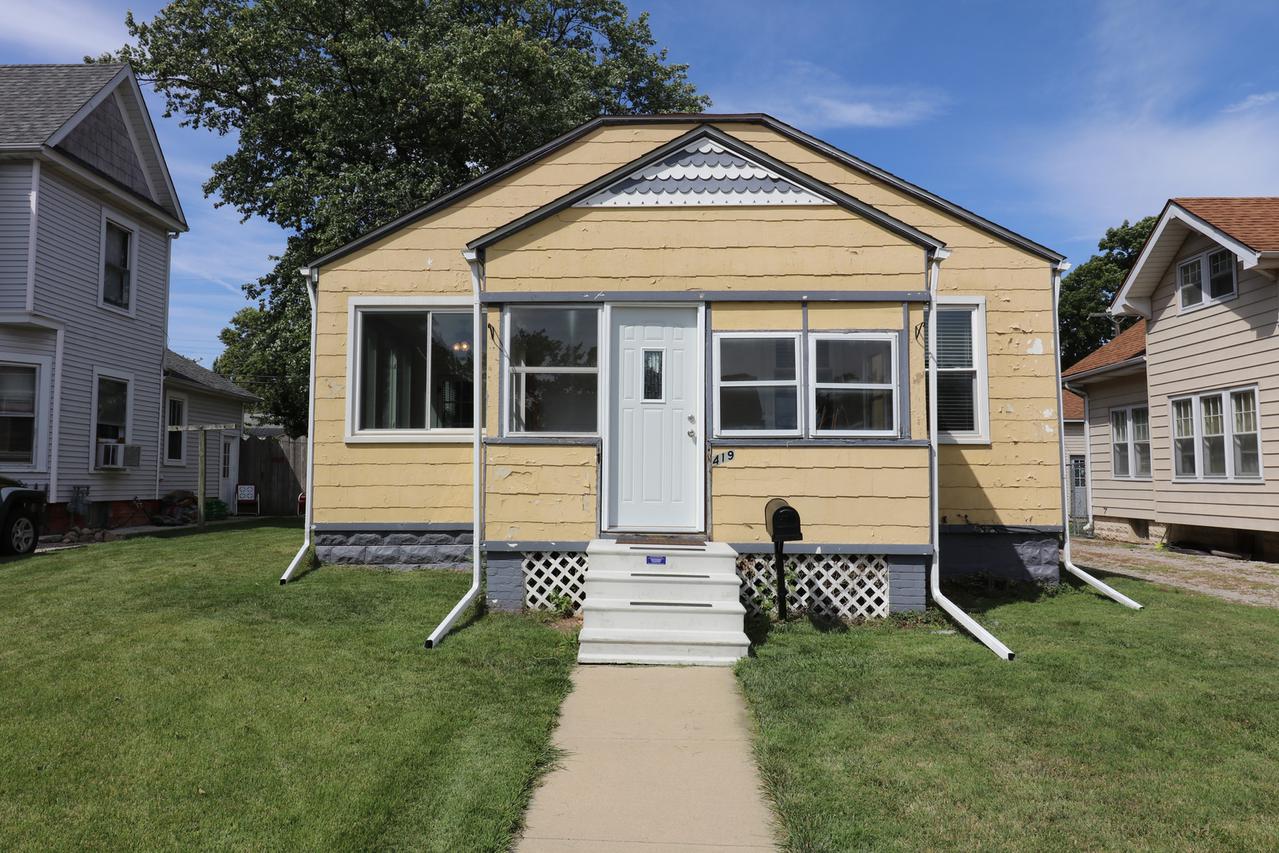 419 N Monroe St., Clinton, IL 61727