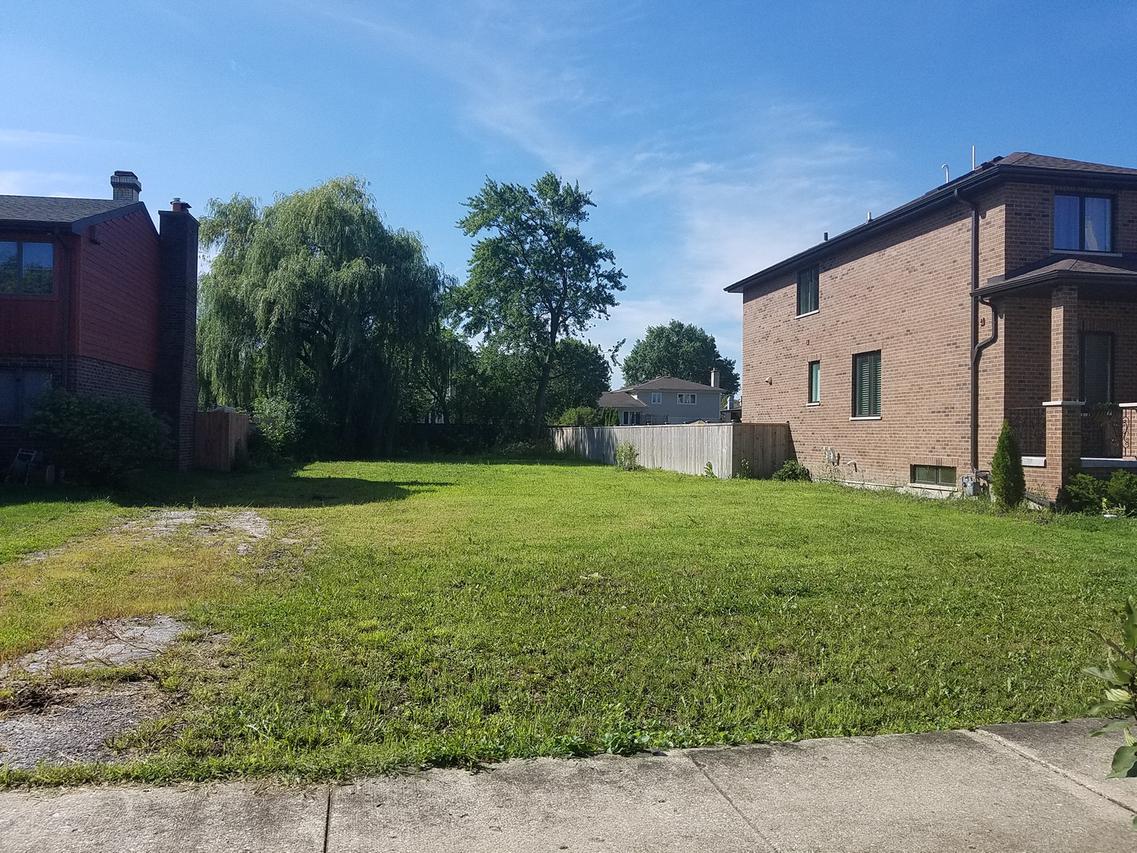 8705 W Sunset Rd., Niles, IL 60714