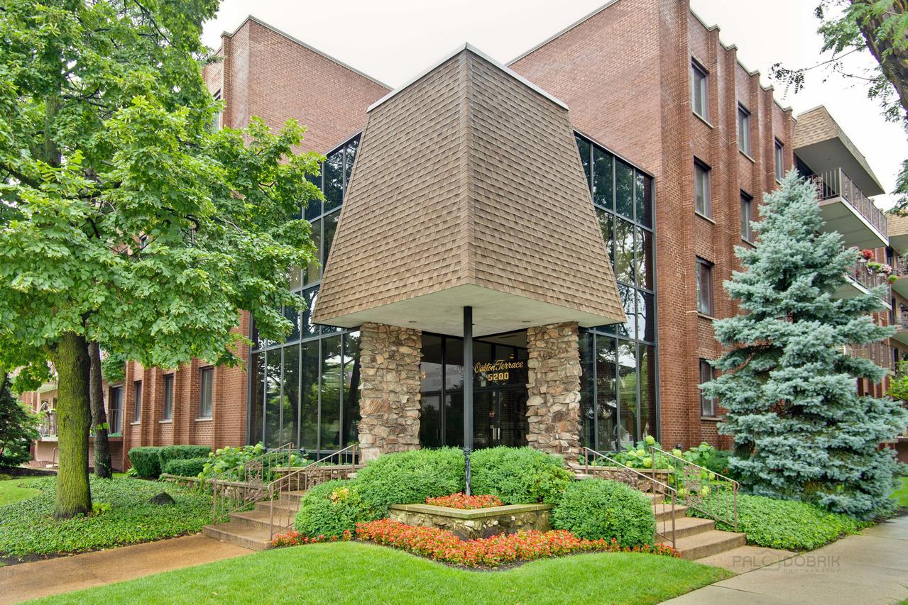 5200 Oakton St. #403, Skokie, IL 60077