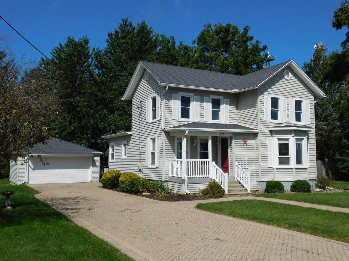 211 N Shabbona Rd., Shabbona, IL 60550