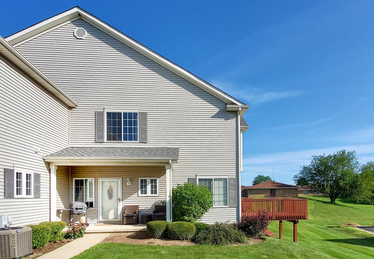 2000 Castleshire Dr., Woodstock, IL 60098