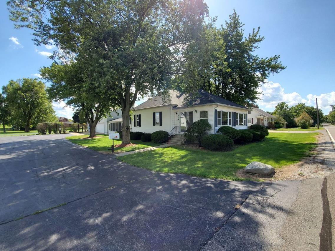 206 E South St., Lexington, IL 61753