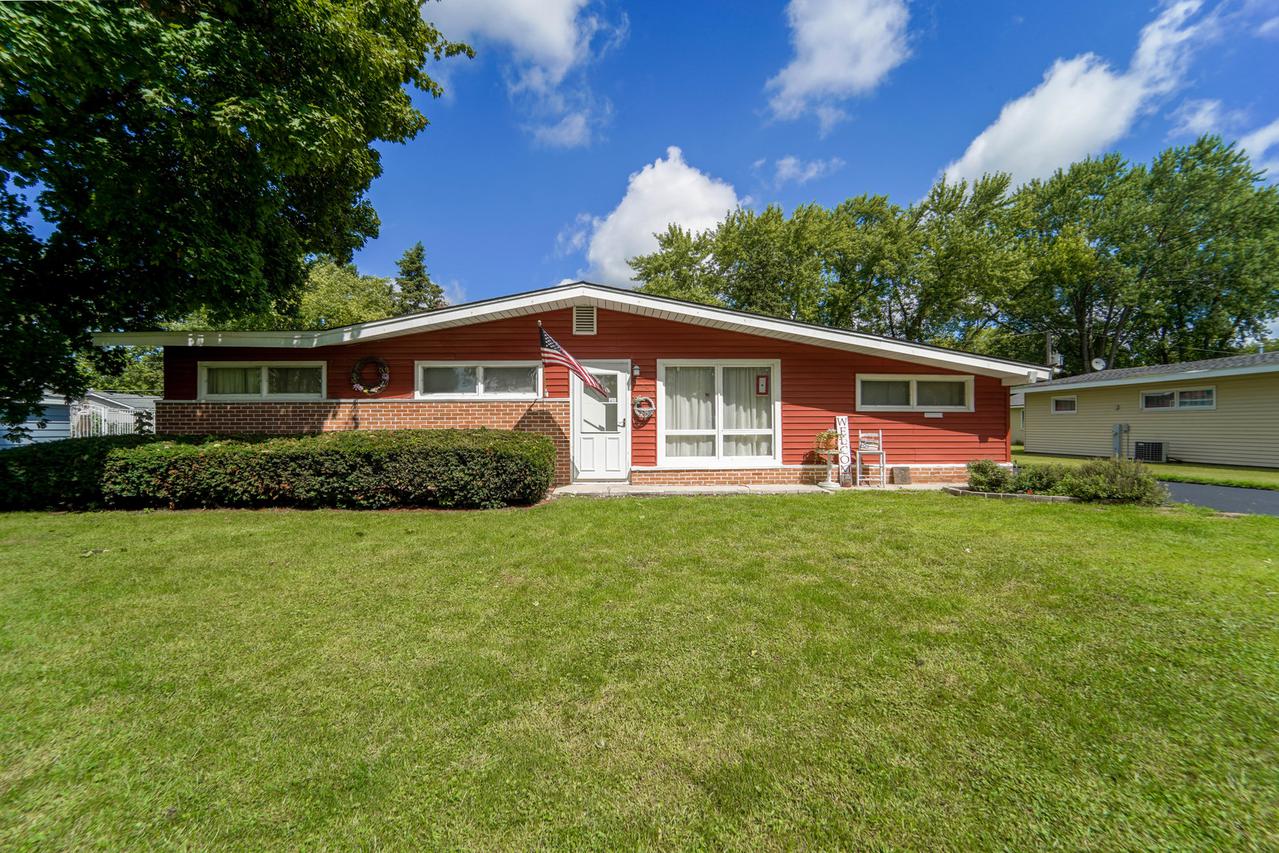 317 John St., North Aurora, IL 60542