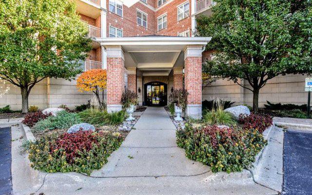 101 Pointe Dr. #210, Northbrook, IL 60062