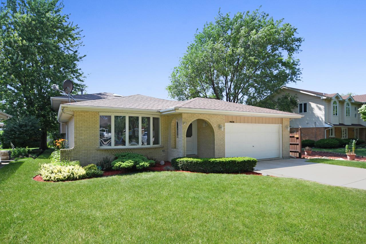 9418 S 69th Ave., Oak Lawn, IL 60453
