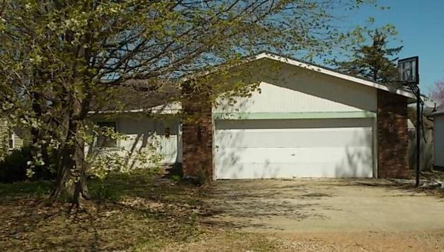 107 Buckingham Rd., Chatham, IL 62629