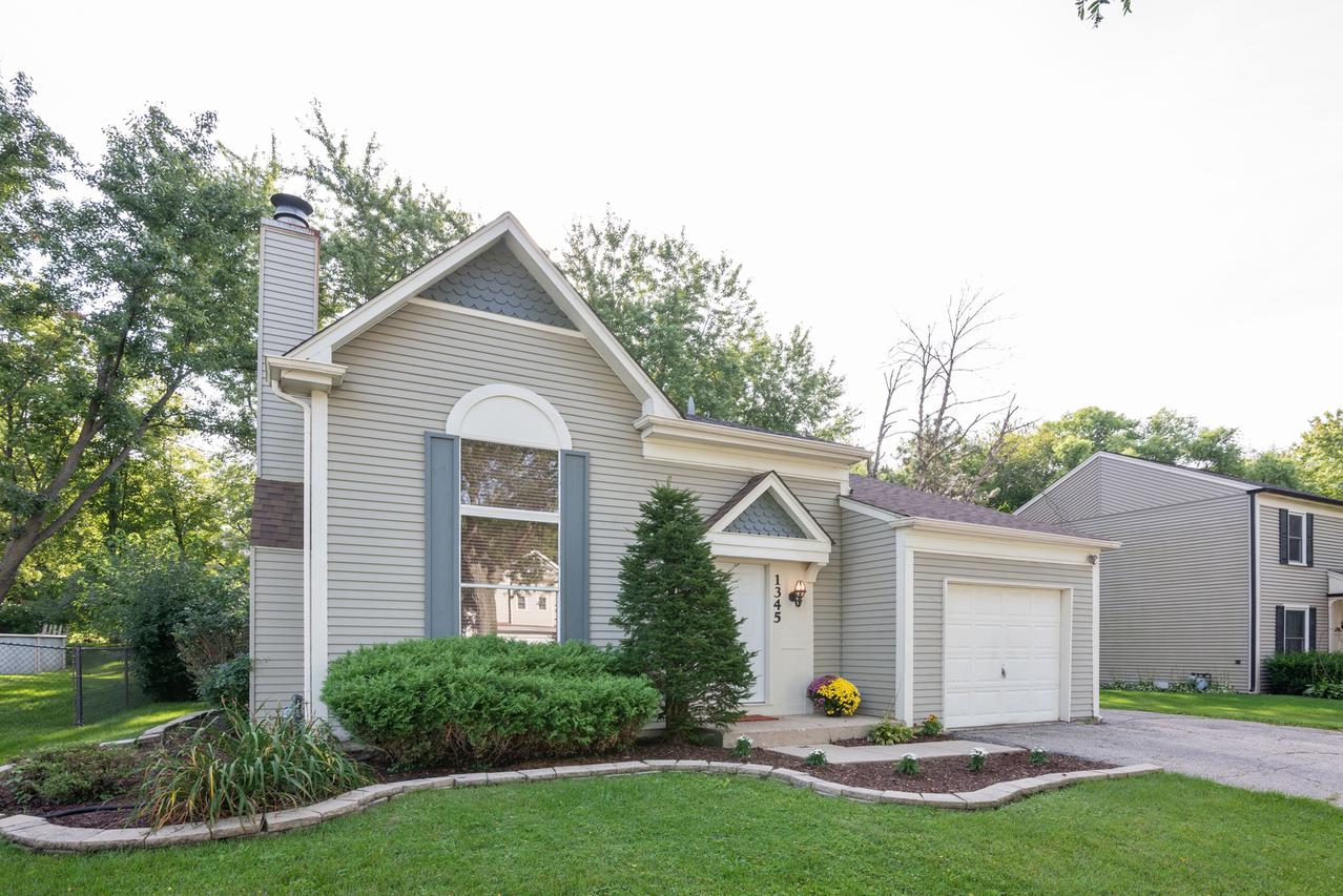 1345 Riverwood Dr., Algonquin, IL 60102