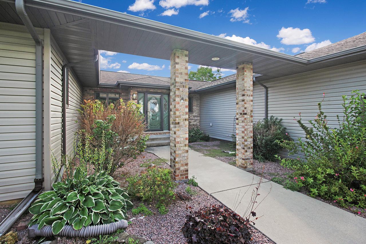 1030 N Mesa Dr., Freeport, IL 61032