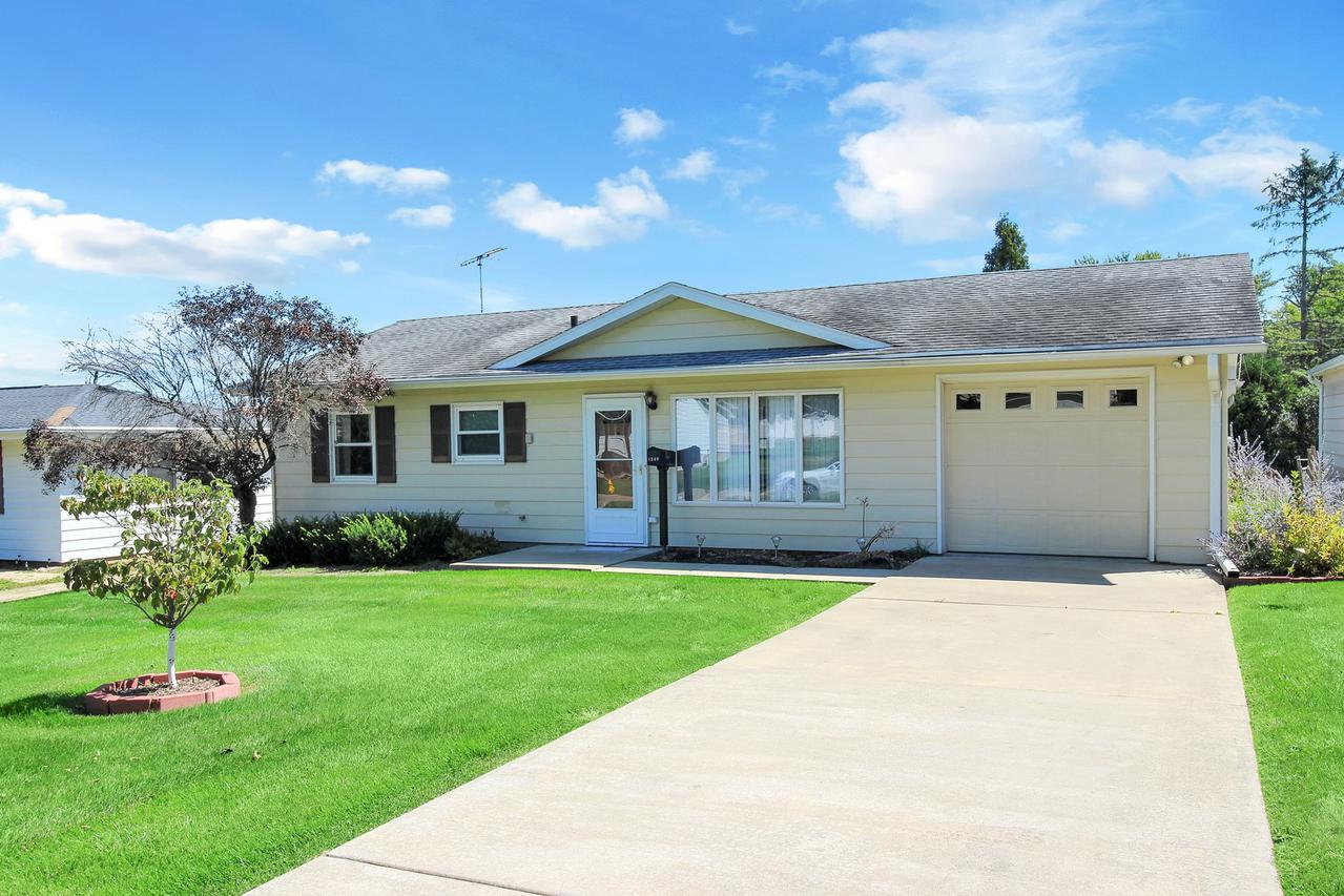 1349 S Deming Ave., Freeport, IL 61032
