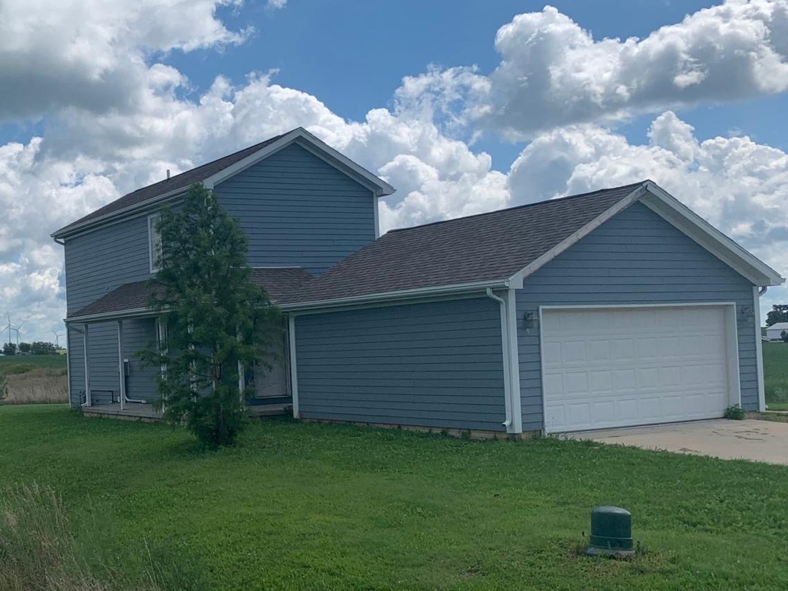 99 Woosley Dr., Carlock, IL 61725