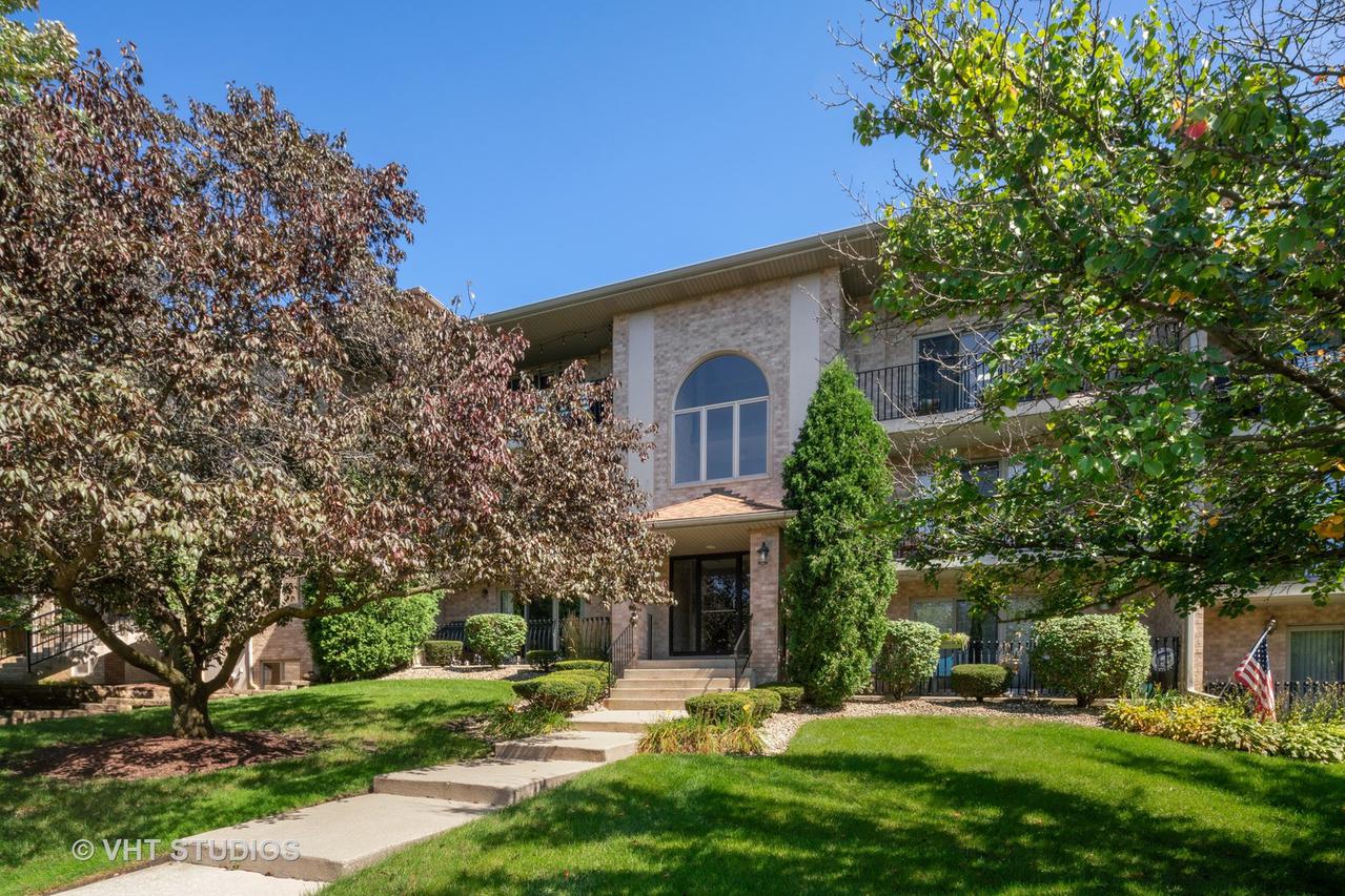 4413 Pershing Ave. #304, Downers Grove, IL 60515