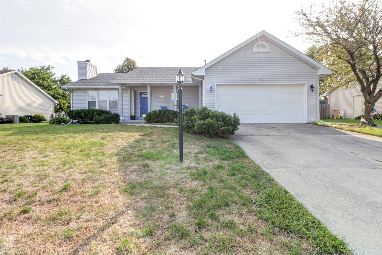 410 Sherwood Dr., St. Joseph, IL 61873