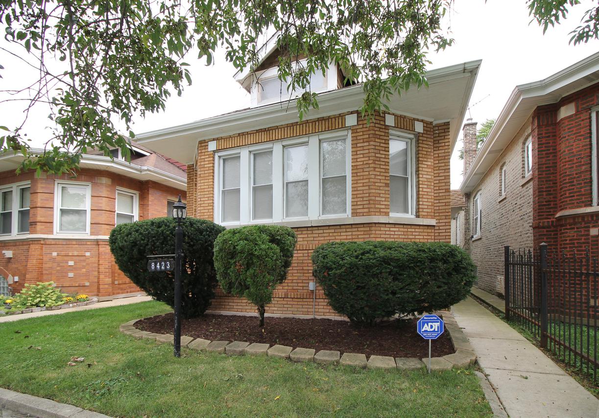 8423 S Hermitage Ave., Chicago, IL 60620