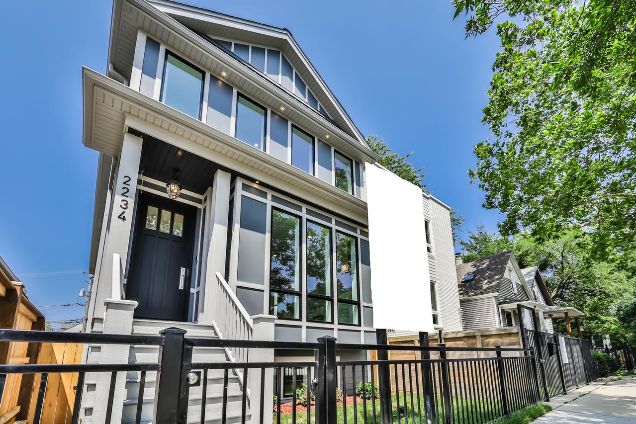 2234 W Oakdale Ave., Chicago, IL 60618