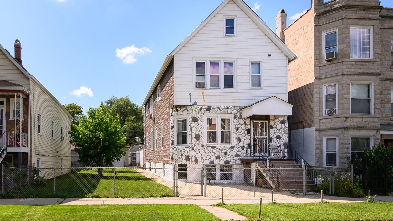2704 S Komensky Ave., Chicago, IL 60623