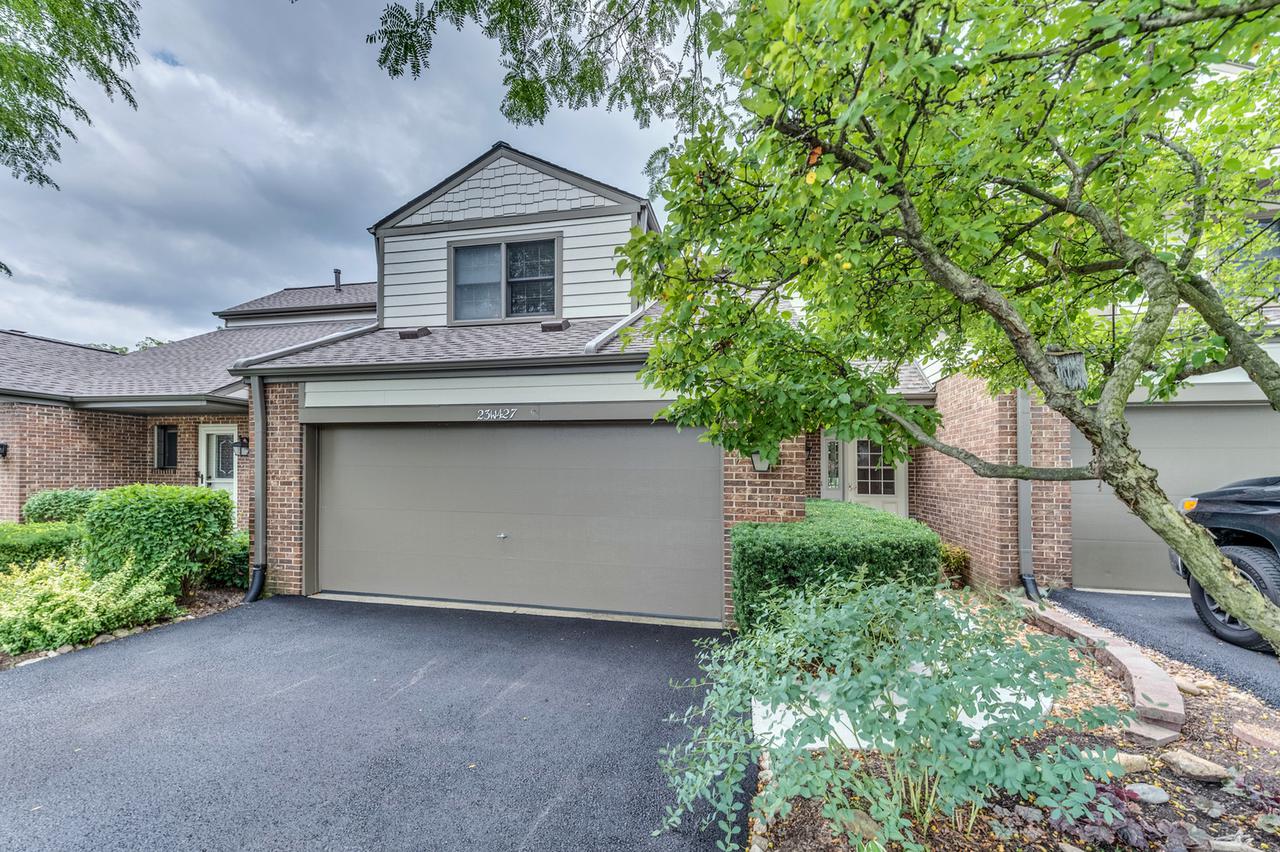 23W427 Green Trails Dr., Naperville, IL 60540