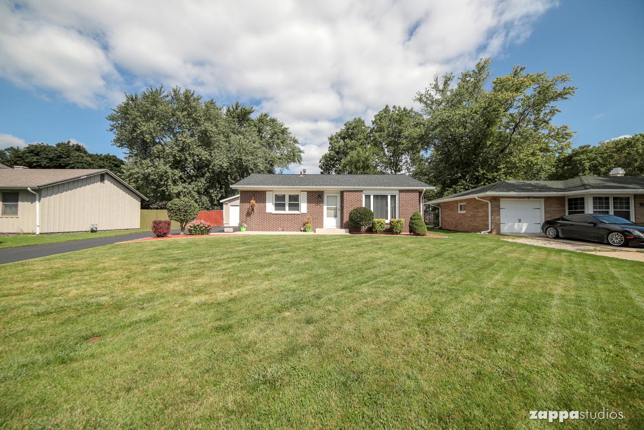 211 Dee Rd., North Aurora, IL 60542