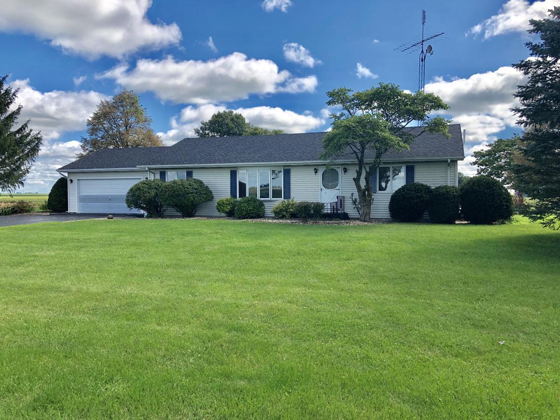 3270 E 9th Rd., Utica, IL 61373