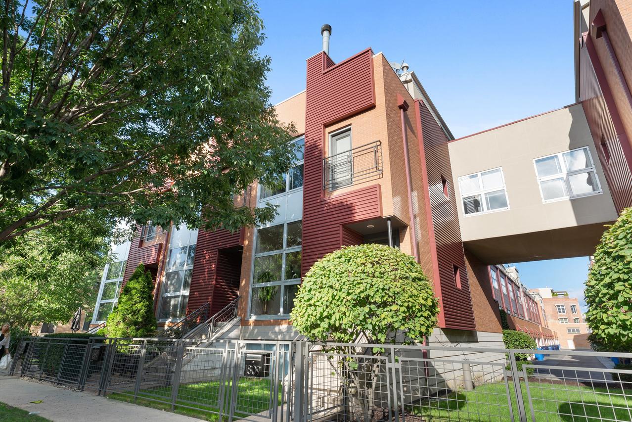 1809 N Leavitt St., Chicago, IL 60647