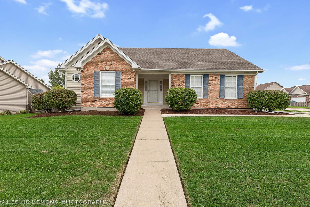 662 Yorkshire Dr., Dekalb, IL 60115