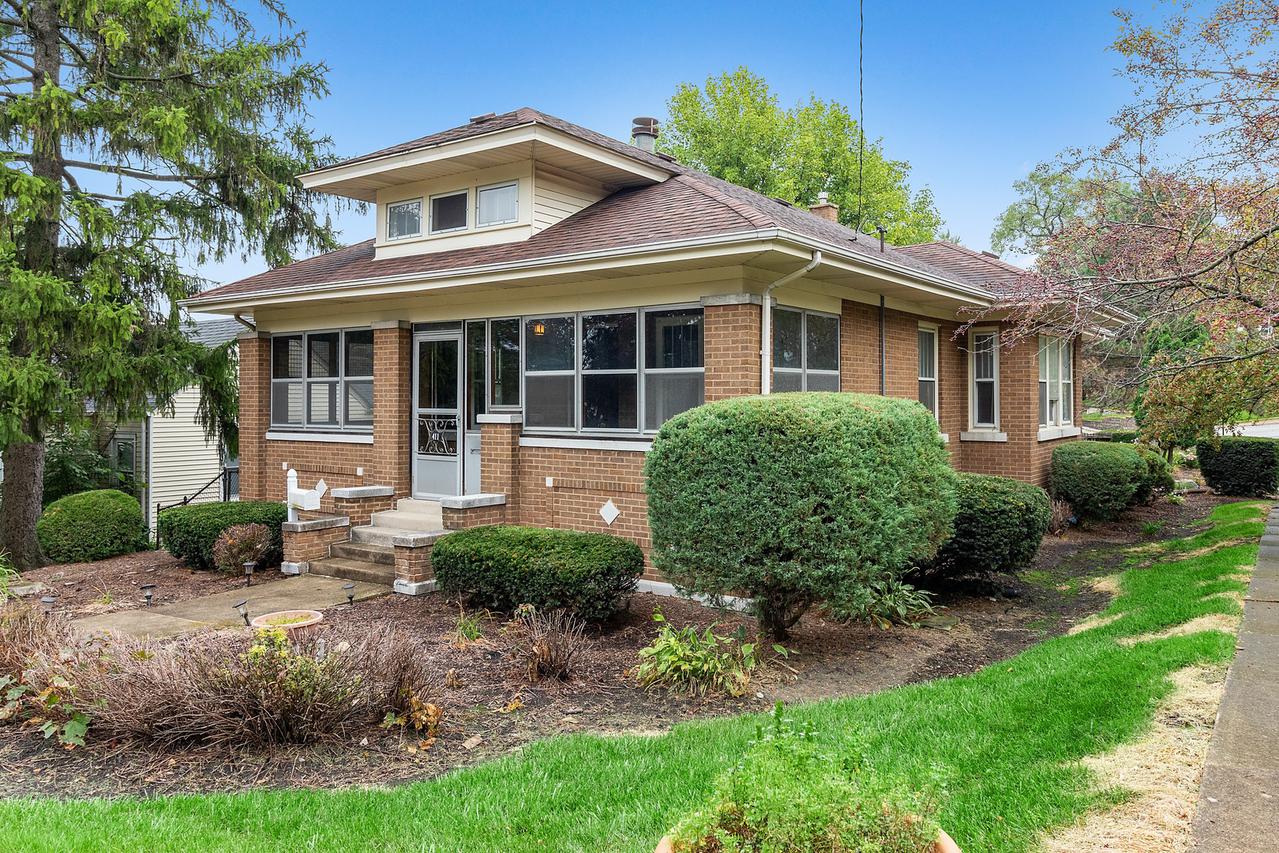 411 Singer Ave., Lemont, IL 60439