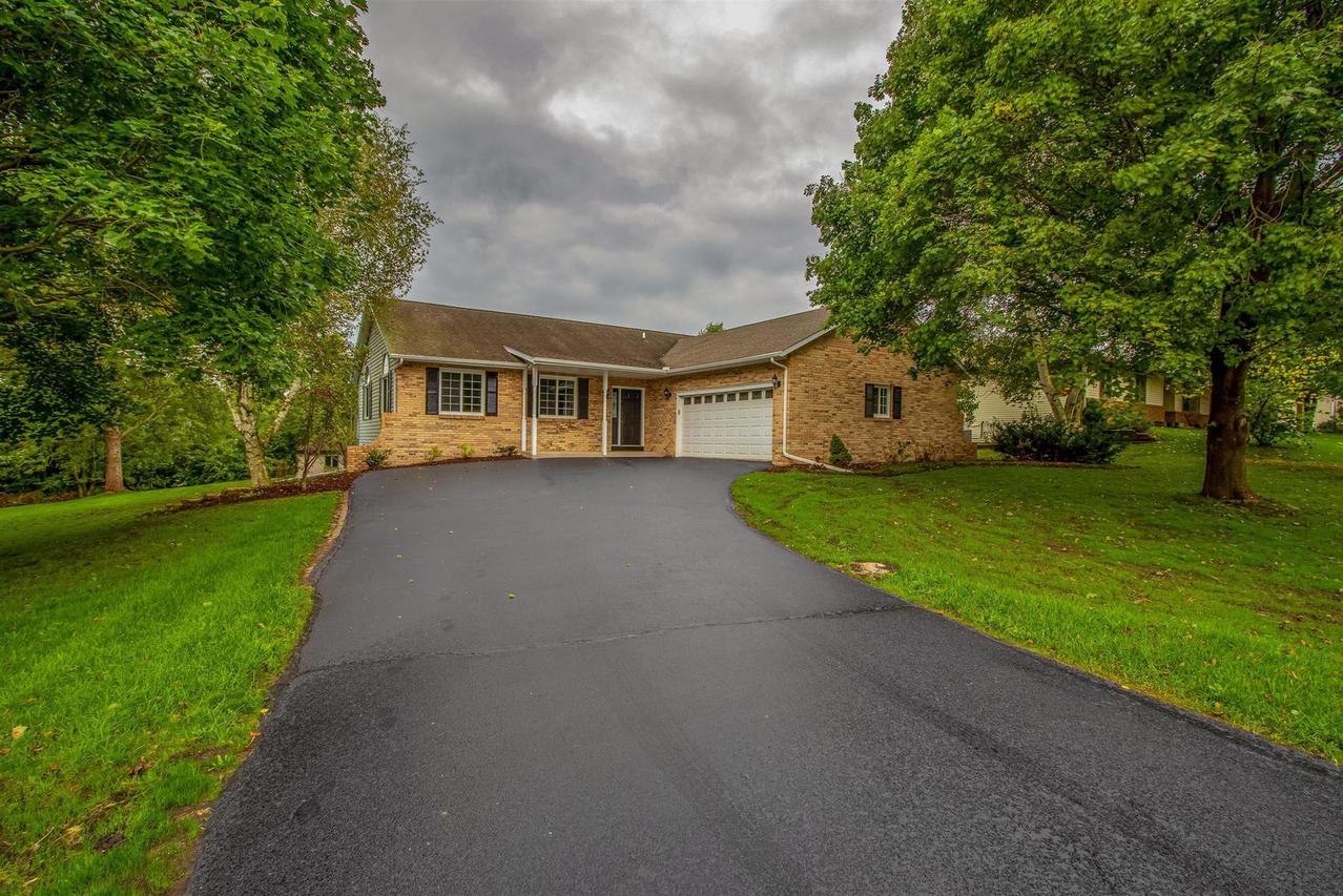 3103 W Greenfield Dr., Freeport, IL 61032