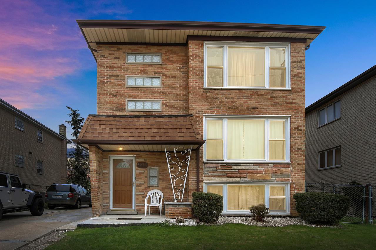 5233 W 87th St., Oak Lawn, IL 60453