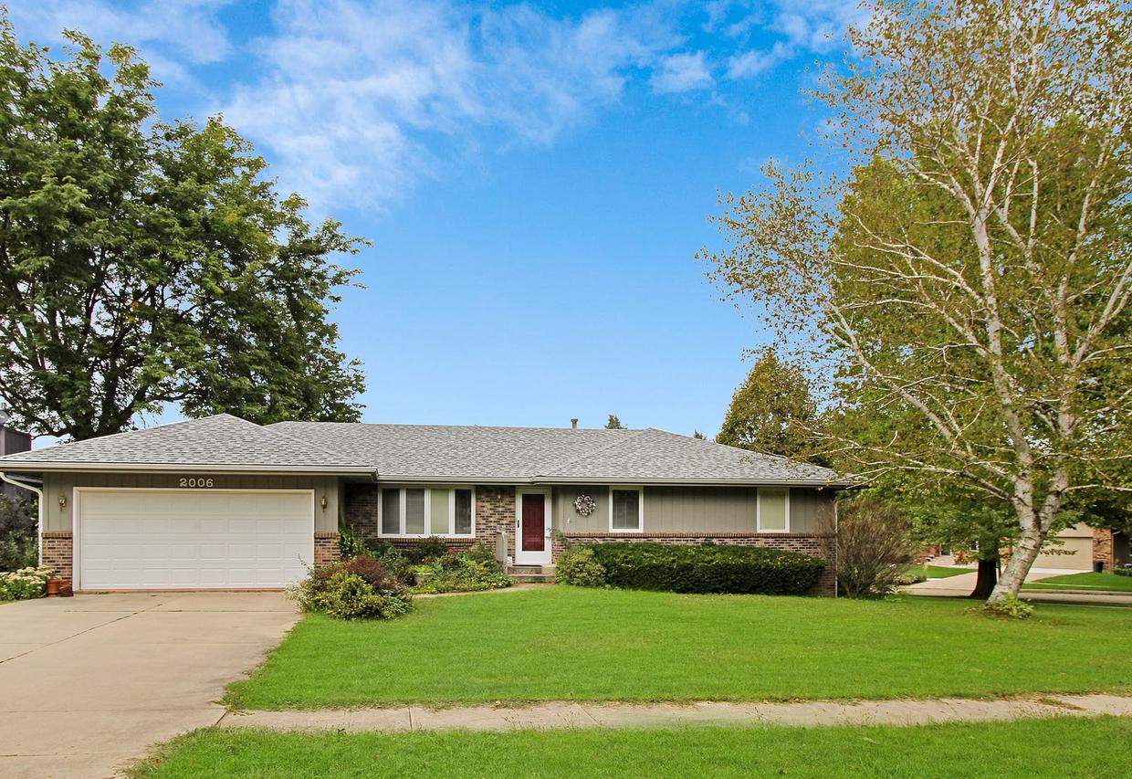 2006 W Winchester Dr., Freeport, IL 61032