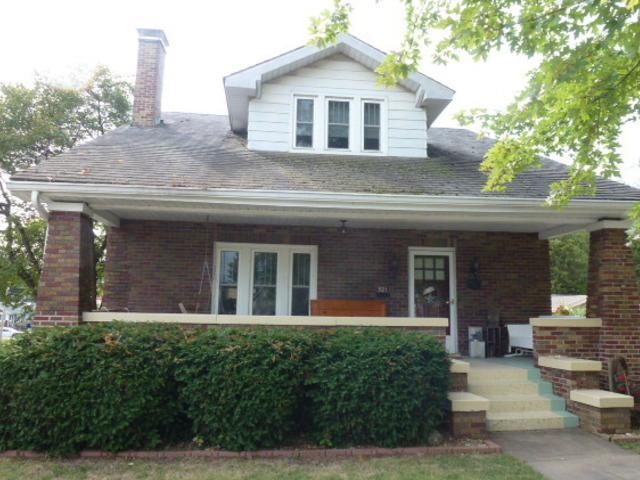 521 S Center St., Clinton, IL 61727
