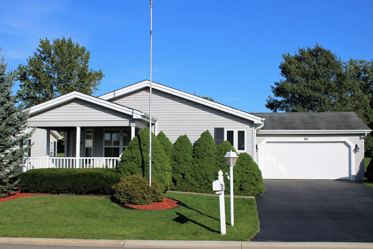 905 Shetland Ct., Grayslake, IL 60030