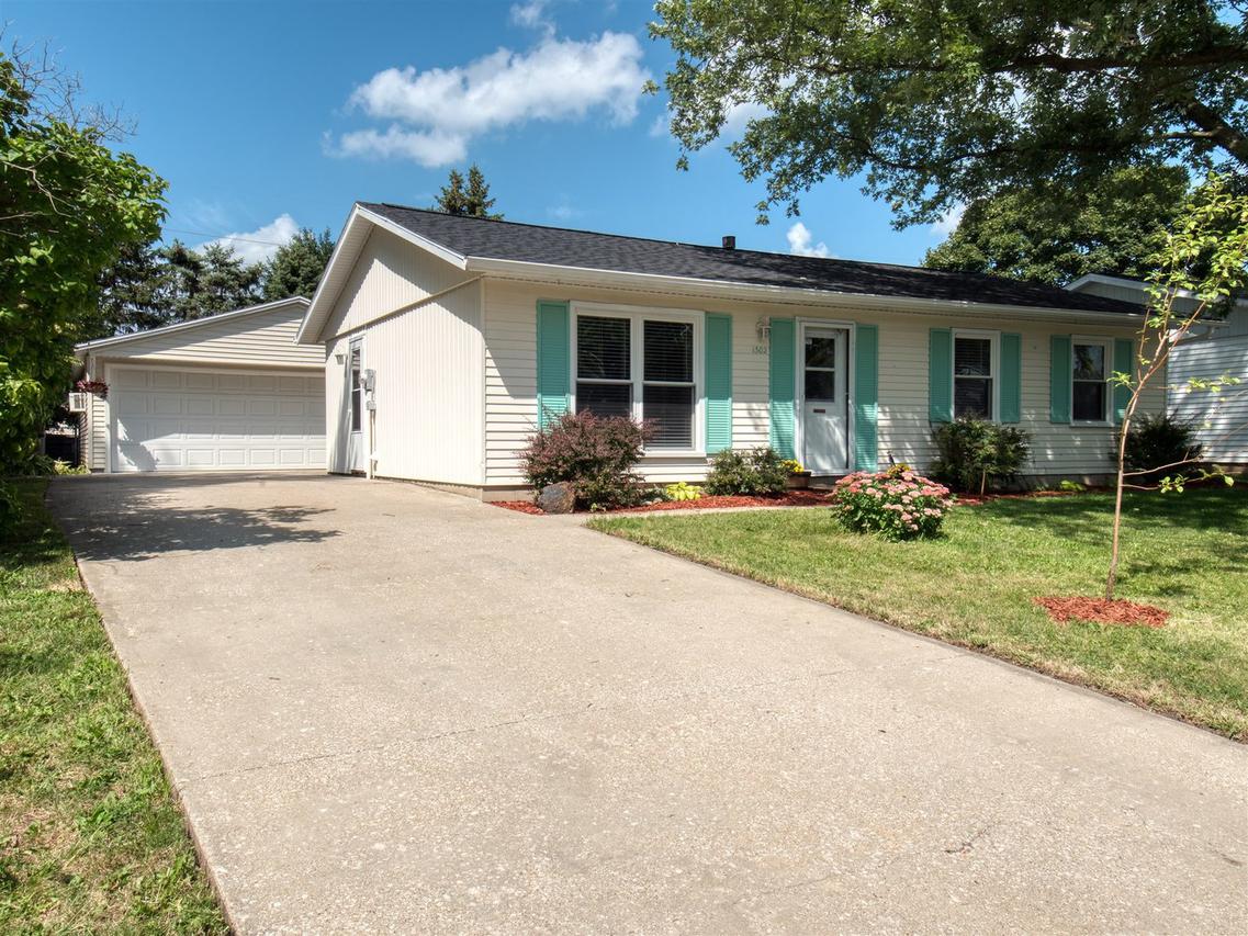 1302 Dalton Dr., Normal, IL 61761