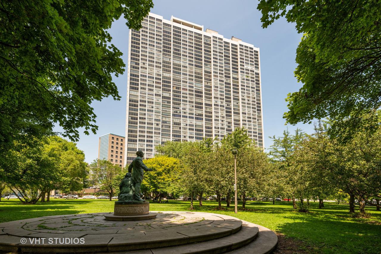 2800 N Lake Shore Dr. #905, Chicago, IL 60657