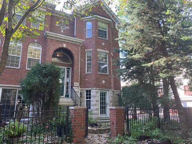 832 Shandrew Dr., Naperville, IL 60540