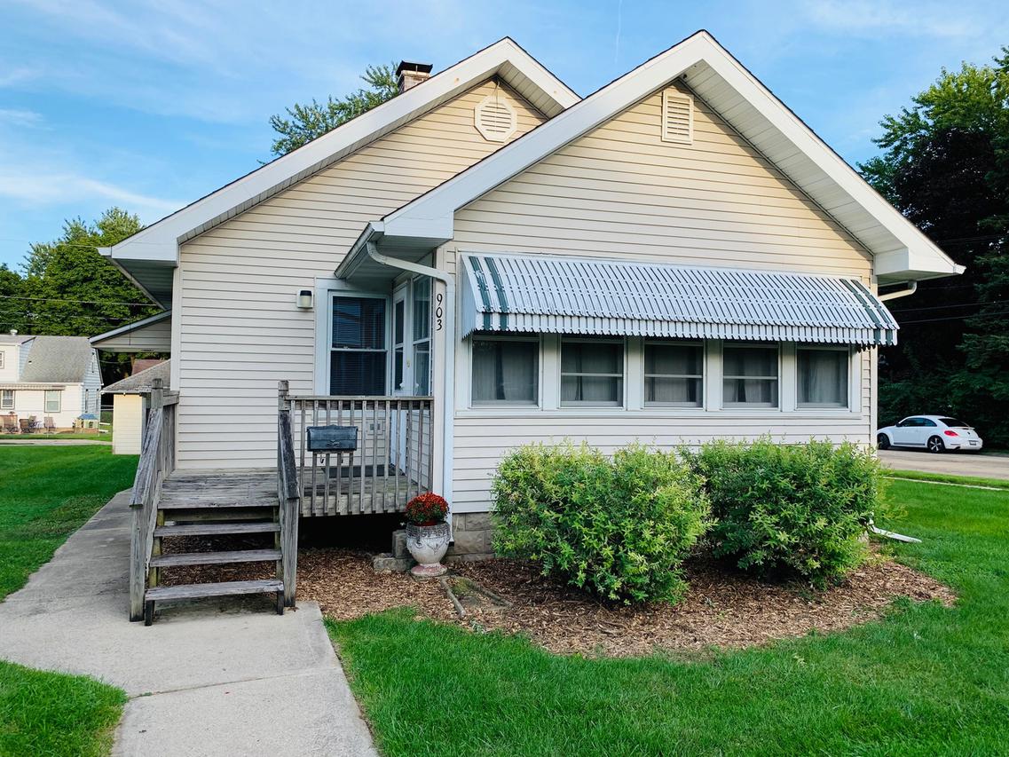 903 N 10th St., Rochelle, IL 61068