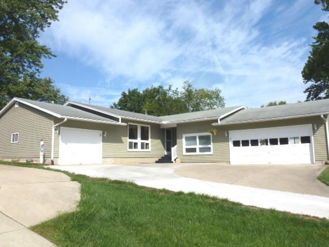 69 Hillcrest Dr., Clinton, IL 61727
