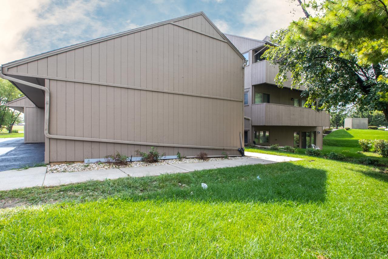 220 Bienterra Tr. #2E, Rockford, IL 61107