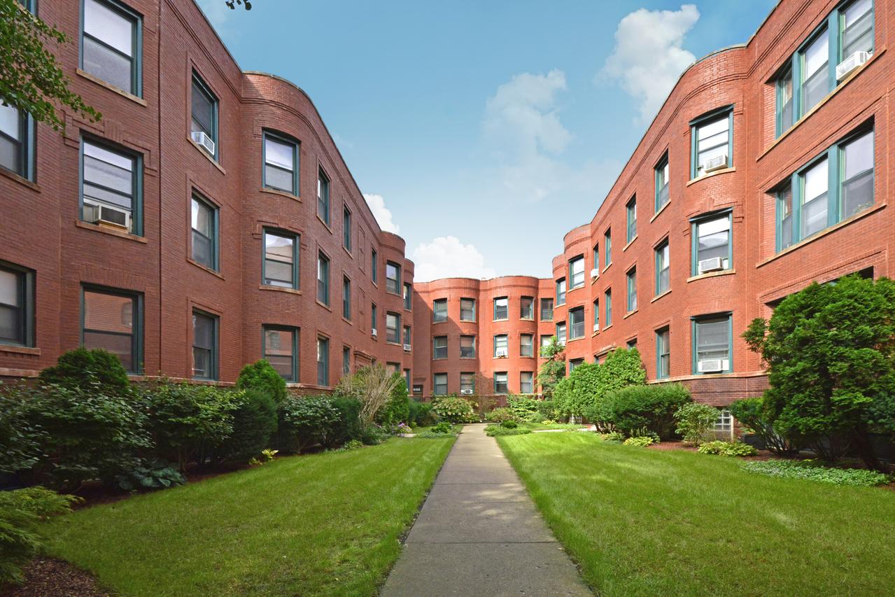 828 W Lakeside Pl. #1S, Chicago, IL 60640